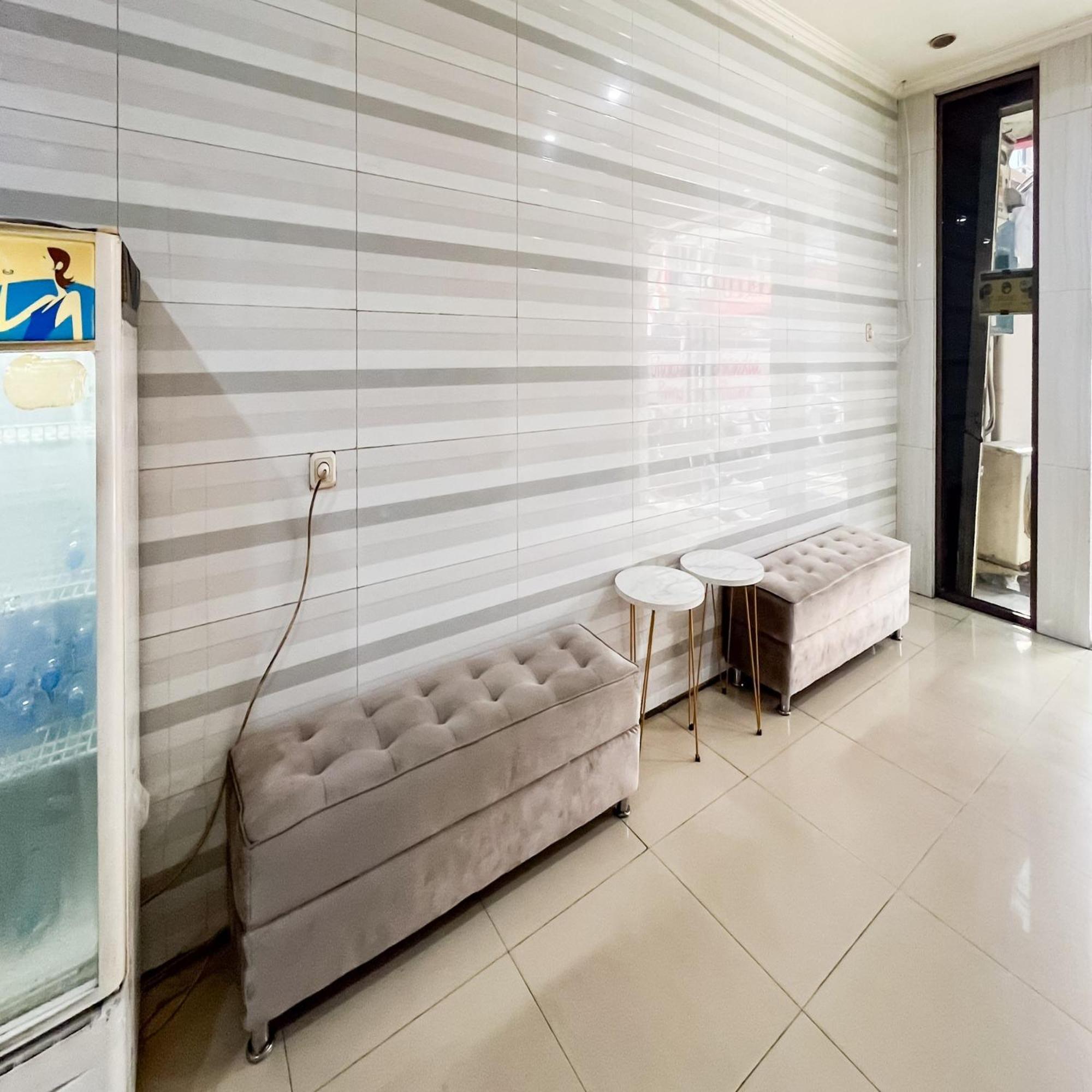 Arcadia Rooms Redpartner Jakarta Exterior photo