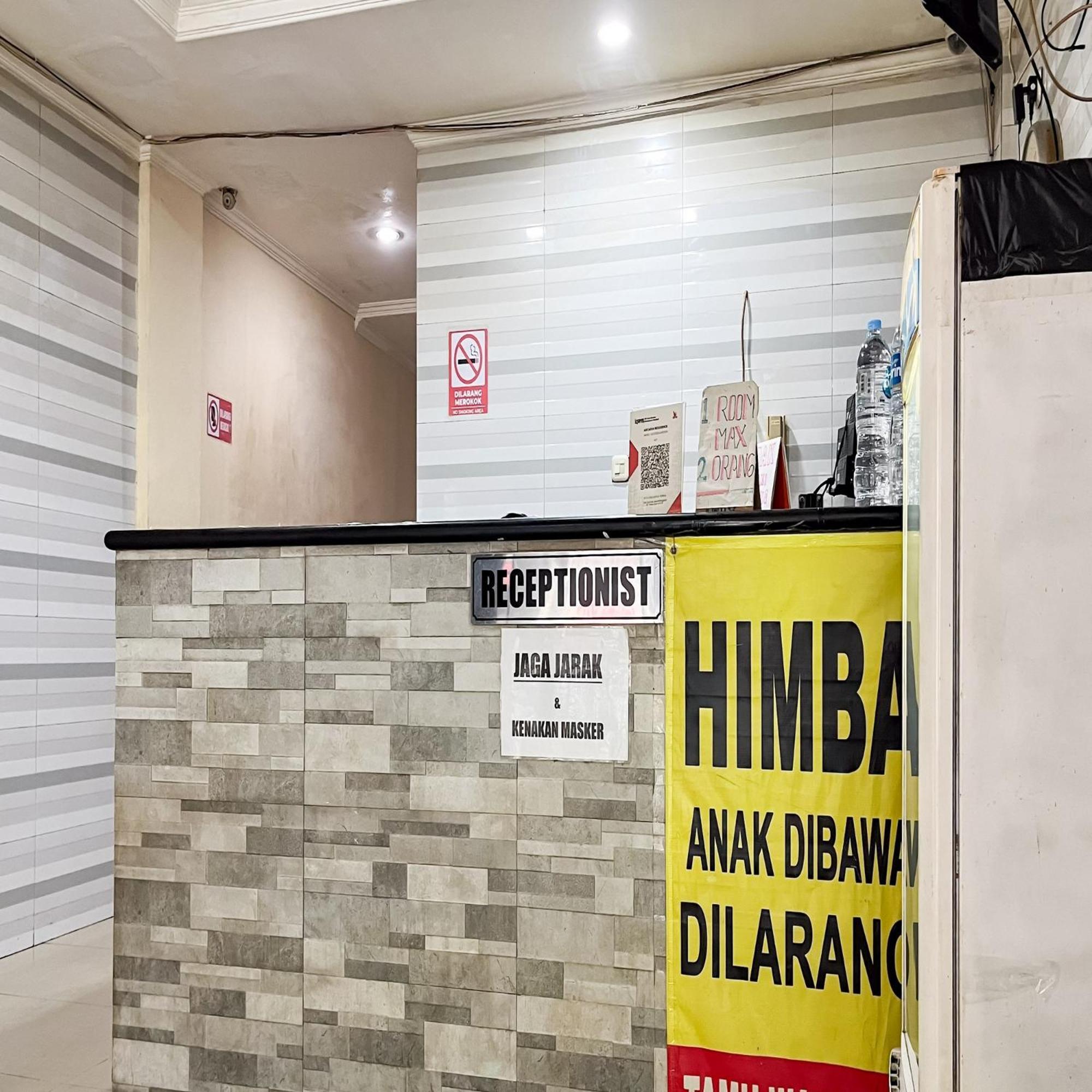 Arcadia Rooms Redpartner Jakarta Exterior photo