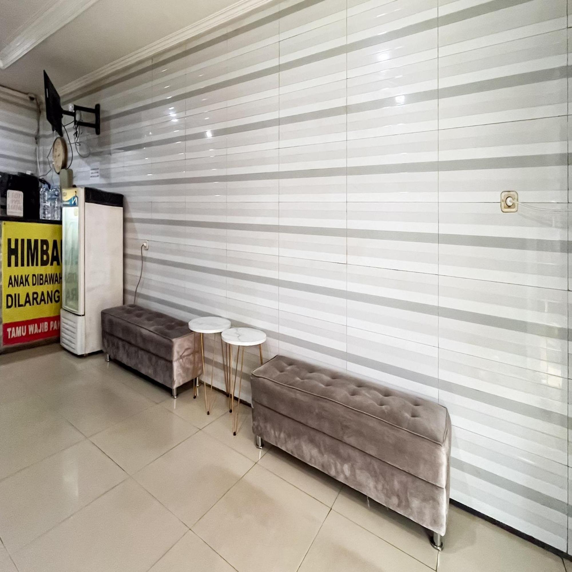 Arcadia Rooms Redpartner Jakarta Exterior photo