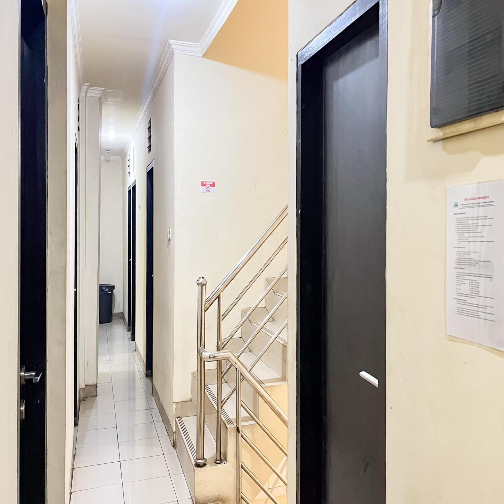 Arcadia Rooms Redpartner Jakarta Exterior photo